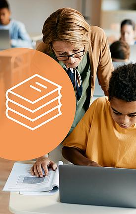 Icon Bücher, Lehrerin hilft Schüler am Laptop